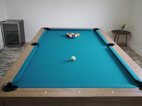 Billiard, Game Room