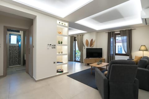 Communal lounge/ TV room, TV and multimedia, Living room, Seating area, Evening entertainment