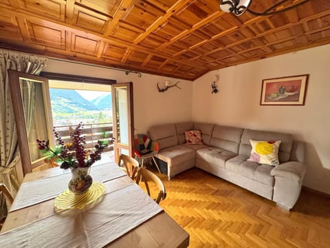 View (from property/room), Balcony/Terrace, Living room, Seating area, Dining area