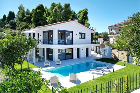 Property building, Day, Garden, Garden view, Pool view, Swimming pool