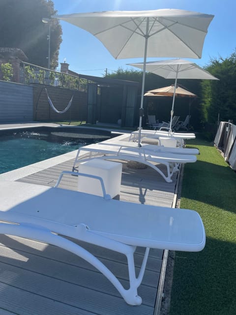 Day, Pool view, Swimming pool, sunbed