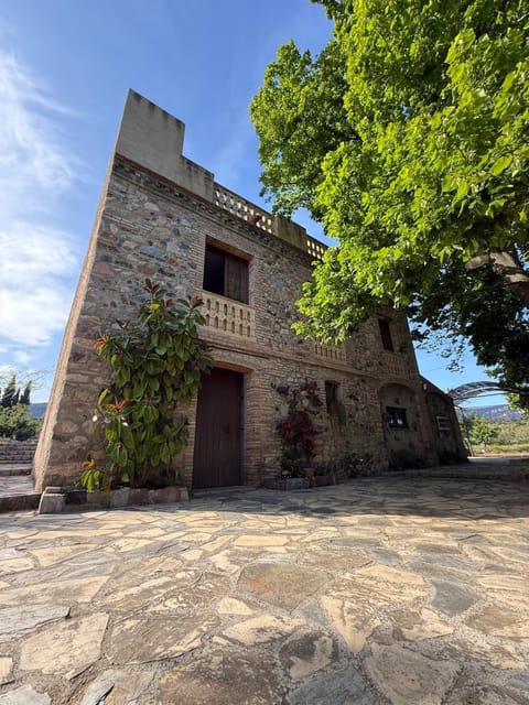 Property building, Day, Landmark view