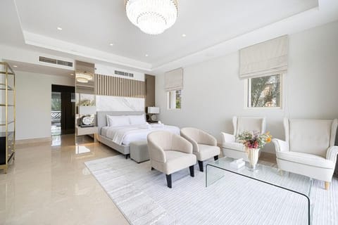 Villa with Private Pool in Palm Jumeirah Villa in Dubai