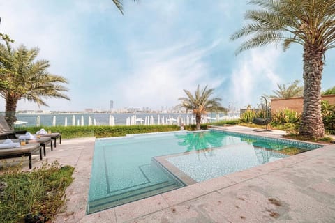 Villa with Private Pool in Palm Jumeirah Villa in Dubai