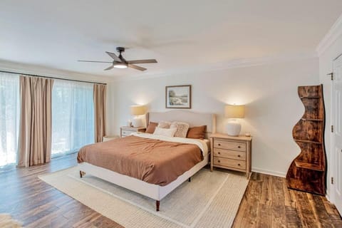 Group Haven Retreat- 2 min to Lake! 15 min to DT! House in Hermitage