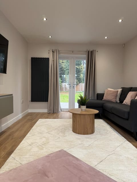 TV and multimedia, Living room, Seating area