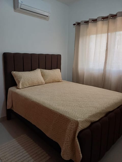 Bed, Photo of the whole room, Bedroom, air conditioner