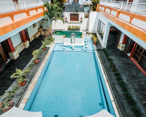 Property building, Day, Pool view, Swimming pool, sunbed