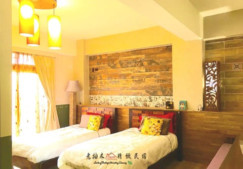 Photo of the whole room, Decorative detail