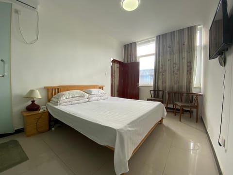 Communal lounge/ TV room, Bed, Bedroom