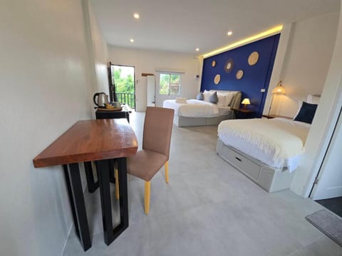 Bed, Photo of the whole room, Seating area, Bedroom