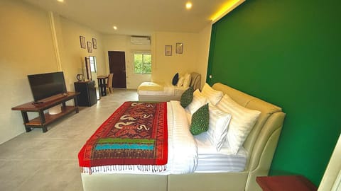 Bed, TV and multimedia, Photo of the whole room, Bedroom, air conditioner