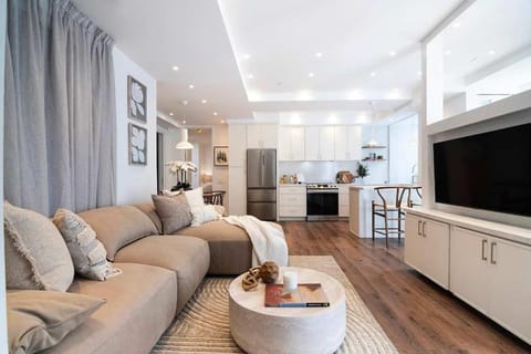 Modern 2BR Oasis with BBQ Sauna & Private Yard Apartment in Beverly Hills