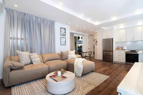 Modern 2BR Oasis with BBQ Sauna & Private Yard Apartment in Beverly Hills