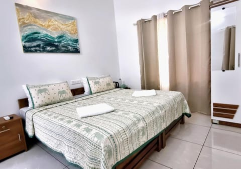 Bed, Decorative detail, Bedroom, wardrobe