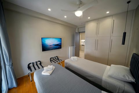 Bed, TV and multimedia, Bedroom, wardrobe