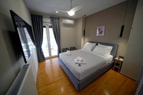 Bed, TV and multimedia, Bedroom, wardrobe