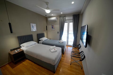 Bed, TV and multimedia, Bedroom