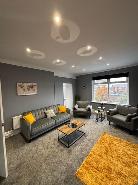 Affordable Luxury 2 Stunning apartment Sunderland close to City centre hospital Crown Works Studio and Nissan Apartment in Sunderland