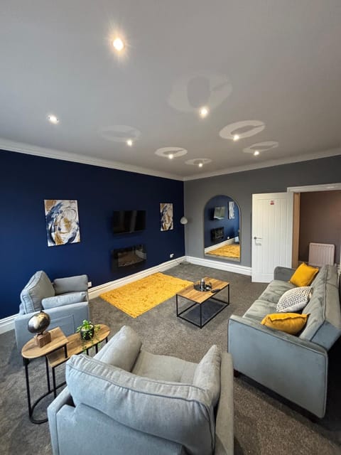 Affordable Luxury 2 Stunning apartment Sunderland close to City centre hospital Crown Works Studio and Nissan Apartment in Sunderland