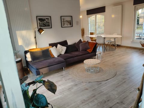 Living room, Seating area, Dining area, internet