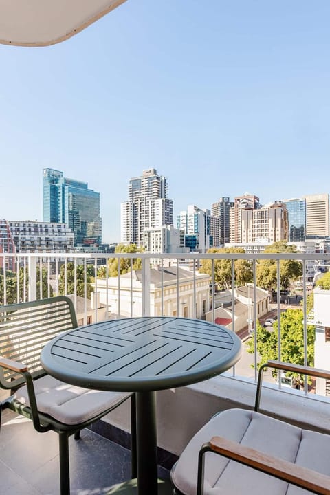 Balcony/Terrace, Balcony/Terrace, Seating area, City view, City view