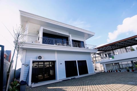 Property building, Day