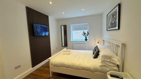 Entire apartment in Waterloo, Crosby, Liverpool Apartment in England