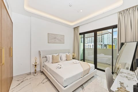 Bed, TV and multimedia, Photo of the whole room, Bedroom, towels