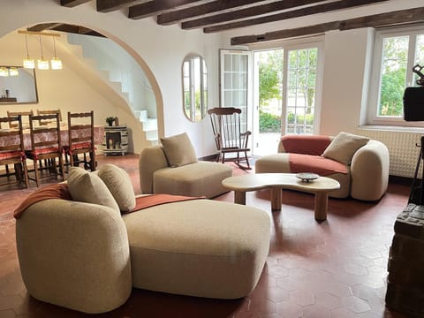 Communal lounge/ TV room, Living room, Seating area