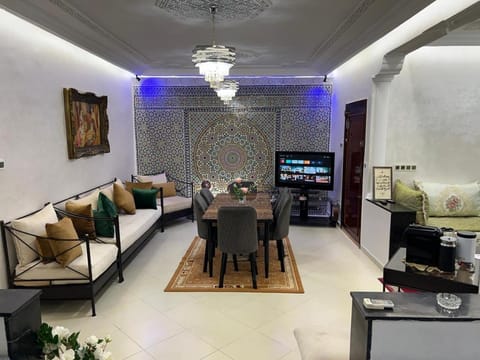Communal lounge/ TV room, TV and multimedia, Living room, Seating area, Dining area, Evening entertainment