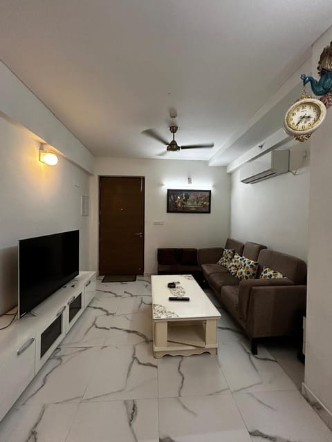 Communal lounge/ TV room, TV and multimedia, Living room, Seating area, Evening entertainment, air conditioner