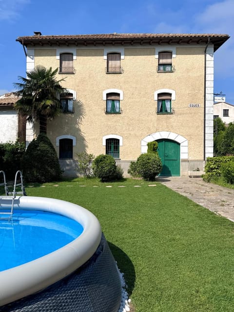 Property building, Garden, Swimming pool