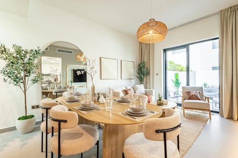 Amazing Townhouse - Yas Island - 5 min to Formula 1, Ferrari World, Warner Bros, Sea World - Designer's Choice Villa in Abu Dhabi