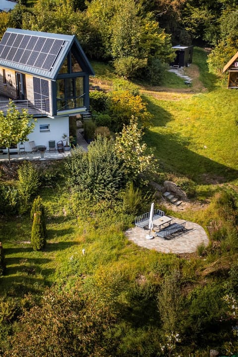 Property building, Spring, Day, Natural landscape, Garden, Sauna, Garden view