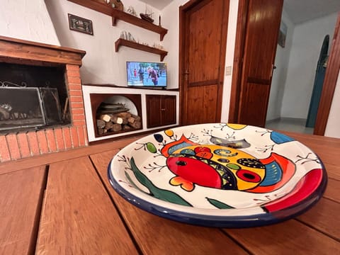 TV and multimedia, Living room, Seating area, fireplace, fireplace