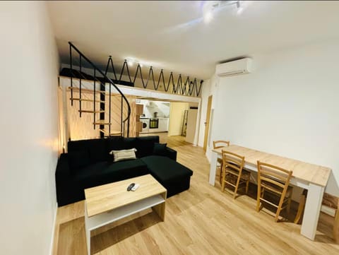 Bed, Living room, Photo of the whole room, Seating area, Dining area, Bedroom, air conditioner
