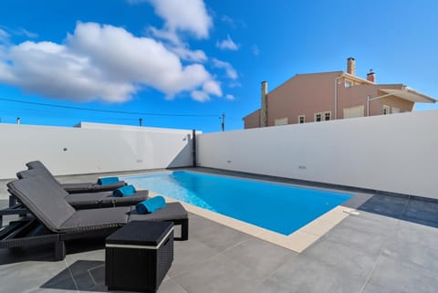Swimming pool, sunbed