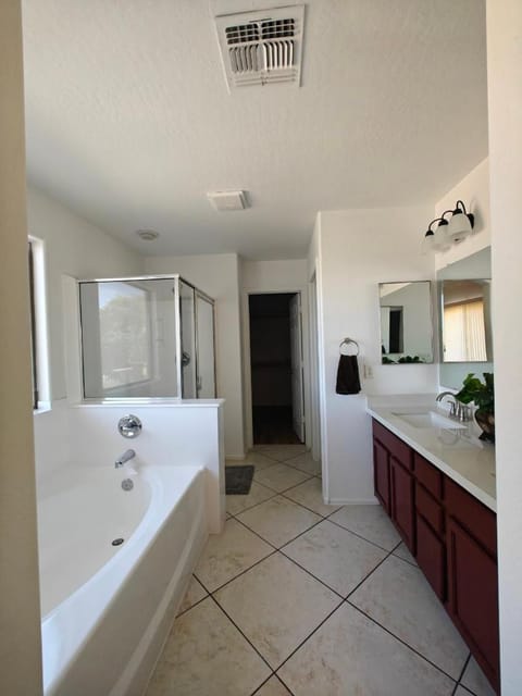 La Rosa House in Estrella Village