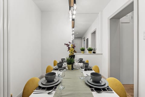 Seating area, Dining area