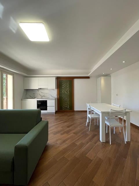 TV and multimedia, Kitchen or kitchenette, Living room, Dining area