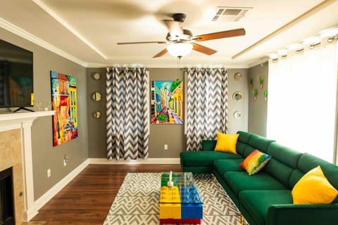 Gentilly Home with off street parking and jacuzzi style tub House in New Orleans