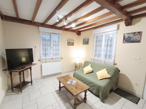 TV and multimedia, Living room, Seating area, internet