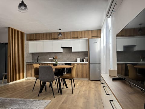 Kitchen or kitchenette, Dining area, dishwasher, stove