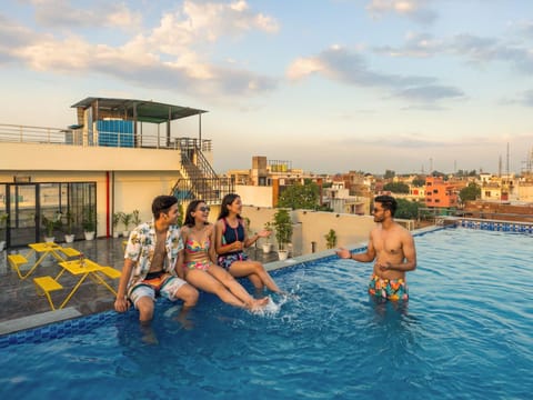 Swimming pool, Swimming pool