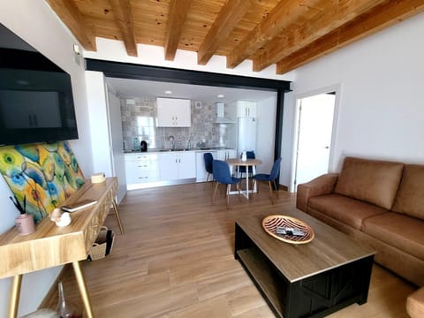 Kitchen or kitchenette, Living room