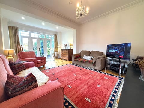 Spacious 4-Bed Home - Oswestry - Families & Groups House in Oswestry