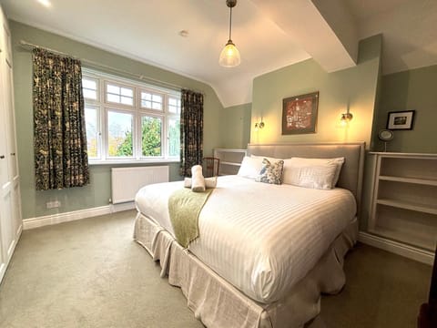 Spacious 4-Bed Home - Oswestry - Families & Groups House in Oswestry