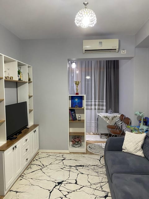 Communal lounge/ TV room, TV and multimedia, Living room, Seating area, Evening entertainment, air conditioner