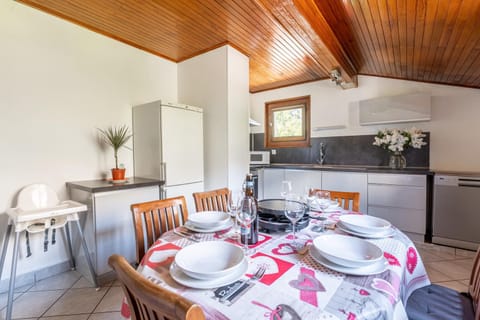 Grand Appartement-Vue Montagne-Wi-Fi-Parking Apartment in Arâches-la-Frasse